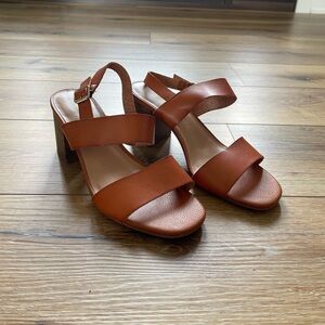 NWOT Old Navy Cognac Block Heel